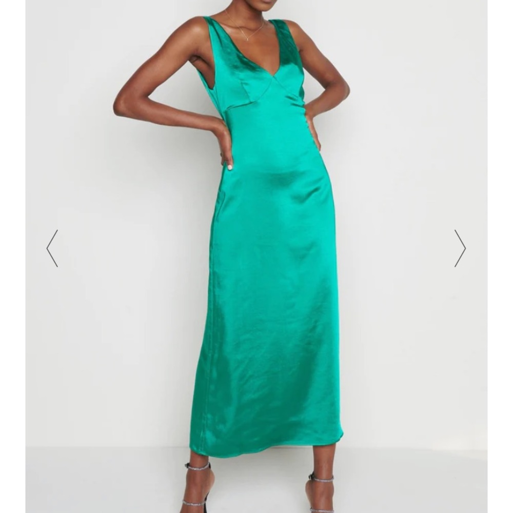 Pretty Lavish - PIPER LOW BACK MIDAXI DRESS